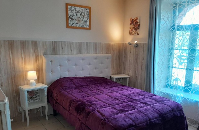 Room 'Le Meslay N°1' with Shared Terrace, Shared Garden and Wi-Fi