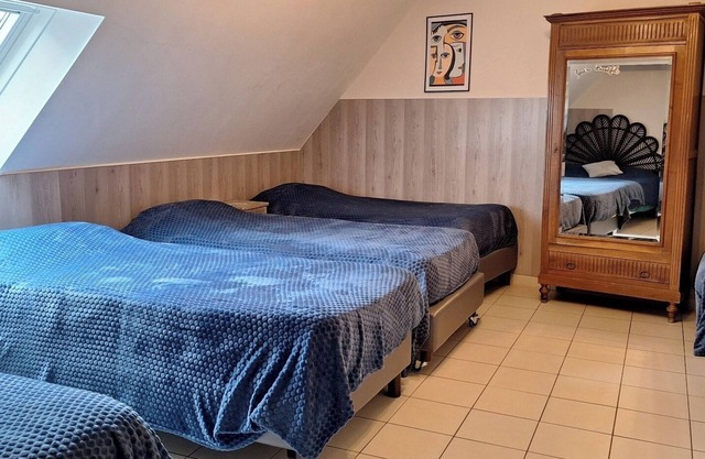 Room 'Le Meslay N°5 - Chambre 7 Pers' with Shared Terrace, Shared Garden and Wi-Fi