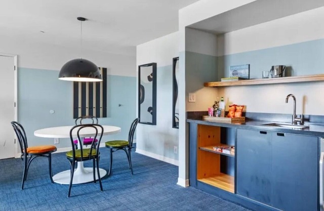 Room Near Beach Fun | Kitchen | Rooftop | Balcony | Free Breakfast