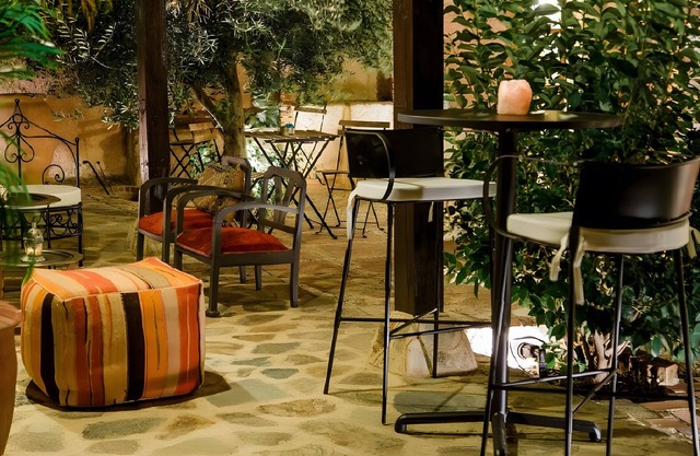 Room 'Ocre' with Shared Garden and Wi-Fi