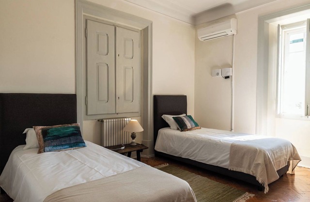 Room 'Quarto Twin Com Casa De Banho Privativa 2' with Shared Pool, Wi-Fi and Air Conditioning