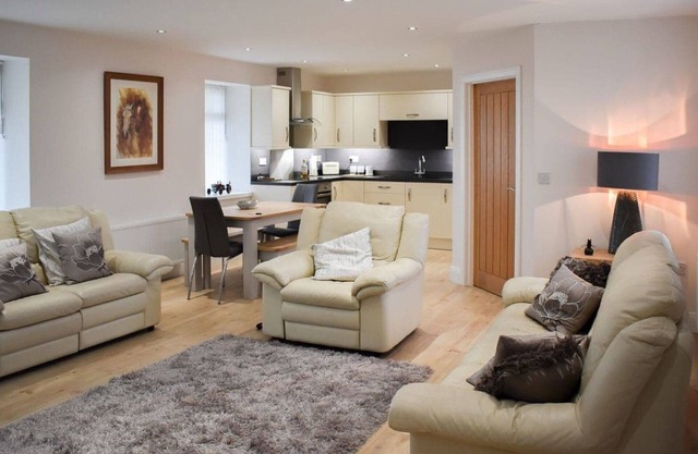Rose Cottage Captivating 1-bed Cottage in Bangor