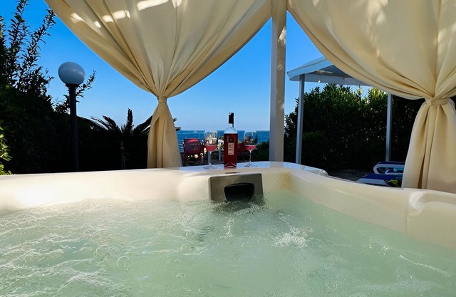 Rotunda by the Sea - Castro Marina - Luxury Holiday Rental Directly by the Sea