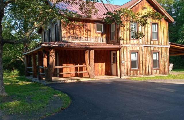 Round Top: scenic , serene, beautiful.roomy