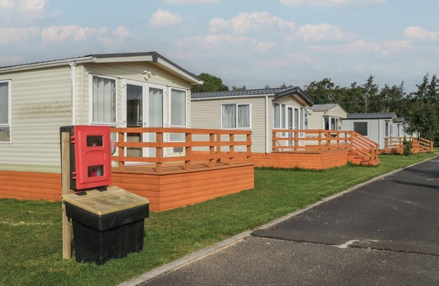 ROWAN, pet friendly, with a garden in Denny