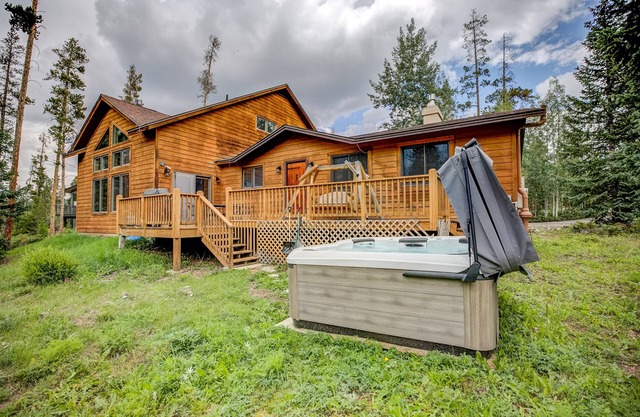 Royal Aspen Retreat Home: Lovely Setting, Spacious