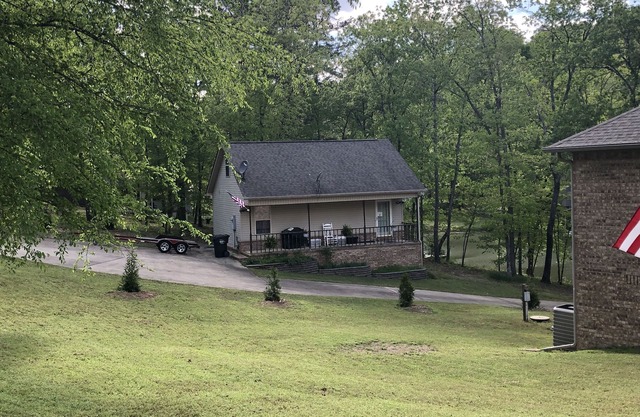 Royal Cottage on Lake Hamilton with Boat Ramp, WI-FI