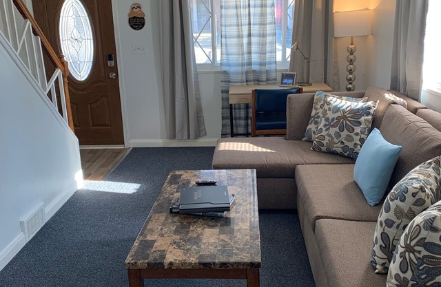 Royalty Homes - Family style, clean in a safe area.