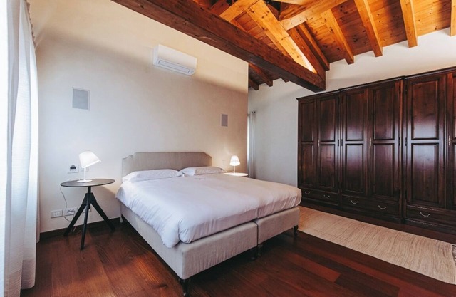 Ruby, room with bathroom.Villa Riva, tranquility,at the foot of the Little Dolomites.