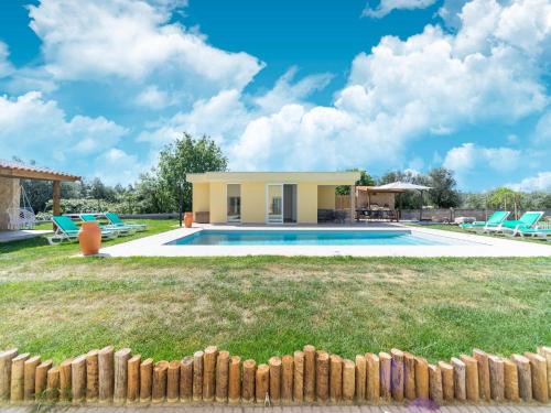 Rural Holiday Home with Pool