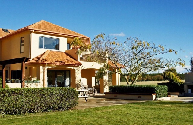Rural luxury - 5 bedroom getaway