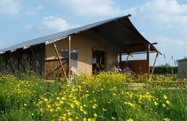 RUSSET LODGE, pet friendly, with open fire in Glastonbury