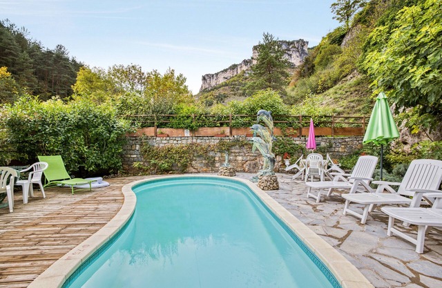 Rustic 4 star villa with private pool & breath taking views!
