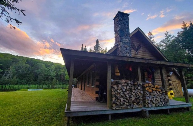 Rustic log cabin on beautiful Maidstone Lake