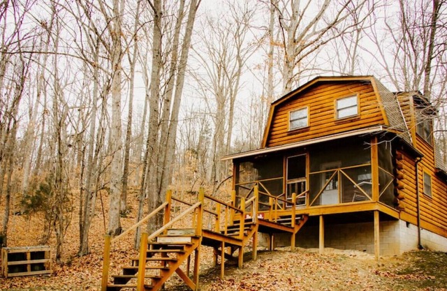 Rustic & Secluded Traditional Log Cabin on 86 Ac!