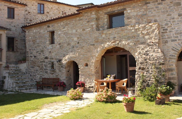 Rustic stone house in Romagna with panoramic terrace and free Wi-Fi