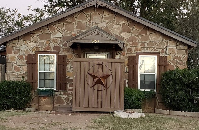 RUSTY'S COTTAGE A COZY GET- A- WAY