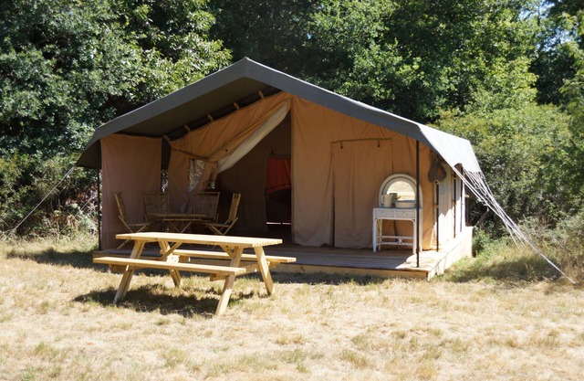 Safari tent in a large location