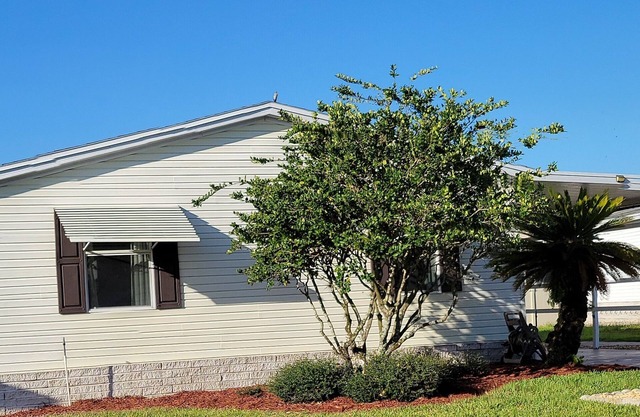 Safe 55+ Golf community with many amenities. Close to work, shopping and dining