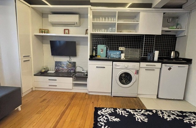 Safely, Cozy Ground Floor Apartment by Taksim