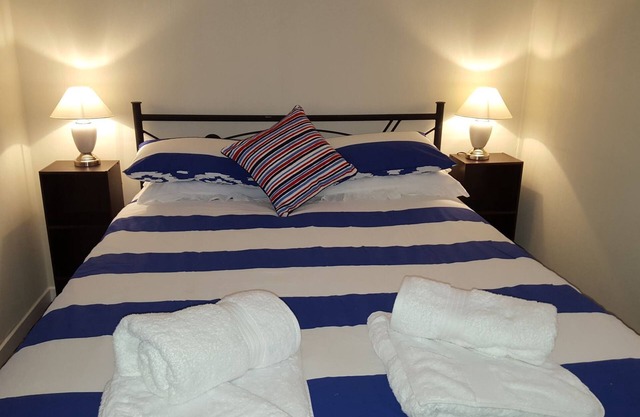 Sailors Rest - 50m to Water front - Sleeps 8