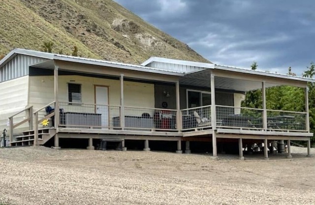 Saint Helens on the Snake River. The Sunflower