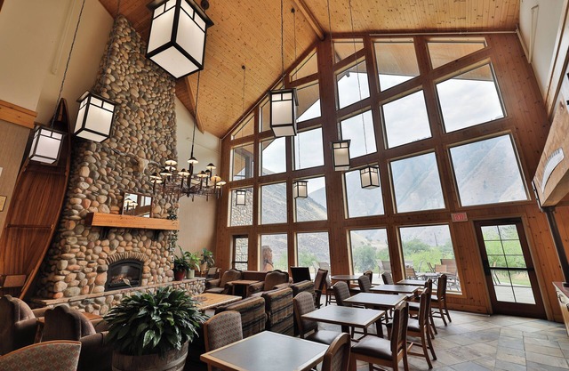 Salmon Rapids Lodge