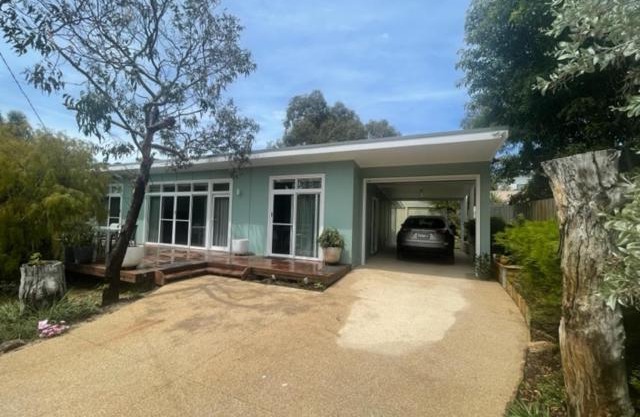 Saltbush - Ideally located and modernised MCM Beach House