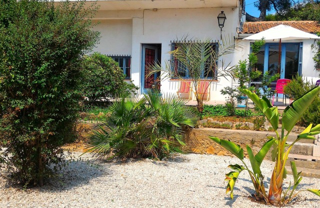 SANARY s/MER CENTER, QUIET 3 rooms + Terrace & Private Garden, up to 4 People !