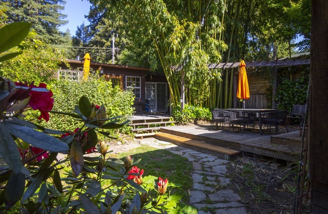 Sanctuaire ~ Private Garden Retreat in Monte Rio