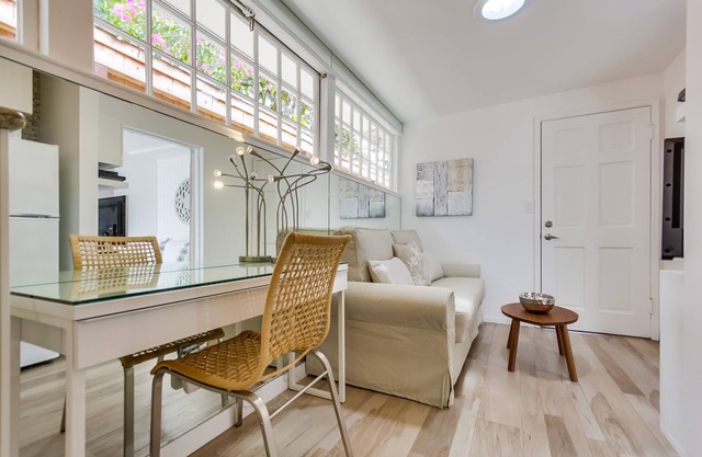 Sandcastle Hideaway, Dog Friendly, Designer Studio, Private Patio And Parking!