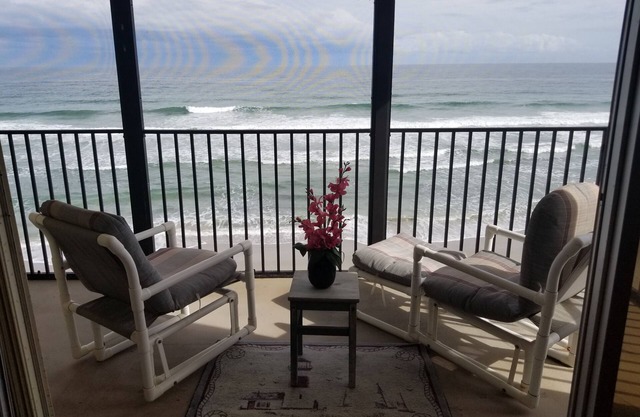 Sandpiper Towers- Be at home on the beach!