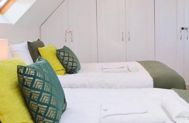 Sandy Gem - Viking Bay Getaway
