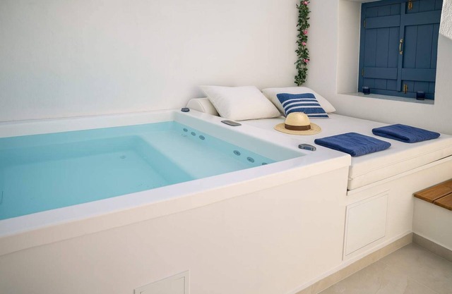 Sapphire Gem House with Private Jacuzzi