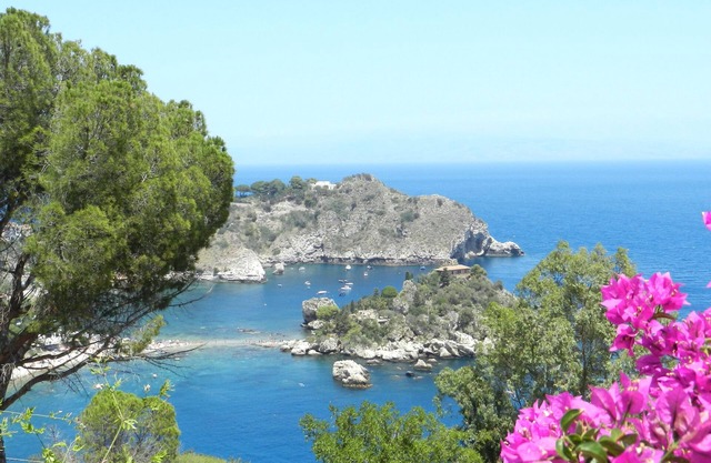 Scenic mountain villa in vineyards in quiet area in Forza d'Agrò near Taormina