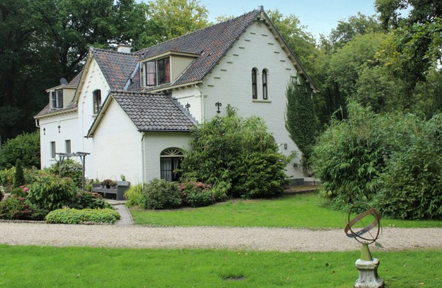 Scenic Stay Surrounded by Forest Trails and Historic Grounds