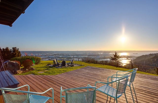 Scenic Tacoma Apartment w/Deck & Fire Pit!