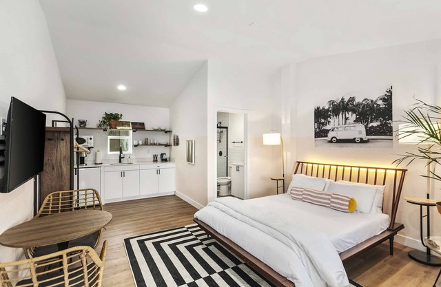 SCH18 · Waiakapuhi Studio suite.ʻoluʻolu pālua