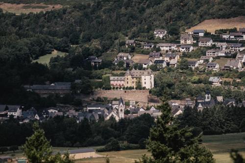 Schloss Gemünden mit Schwimmbad