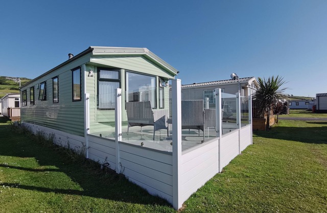 Sea and Mountain view Sunbeach Holiday Snowdonia