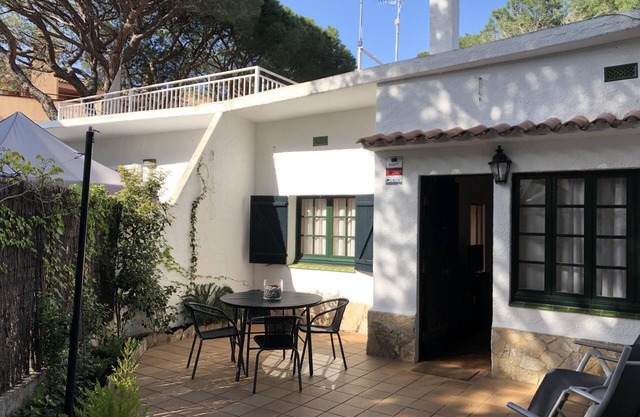 Sea and pins. Charming Casita with garden 1 minute from the beach and town center