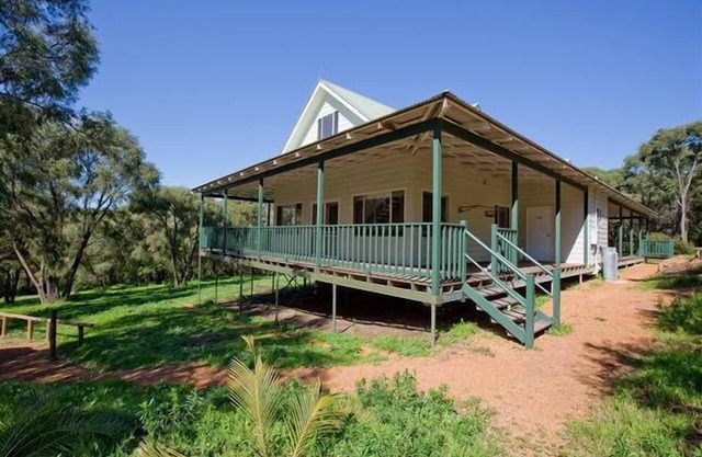 Sea Breeze Chalets Yallingup - East Chalet