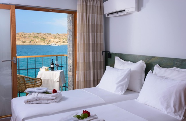 Sea Front Villa in Plaka