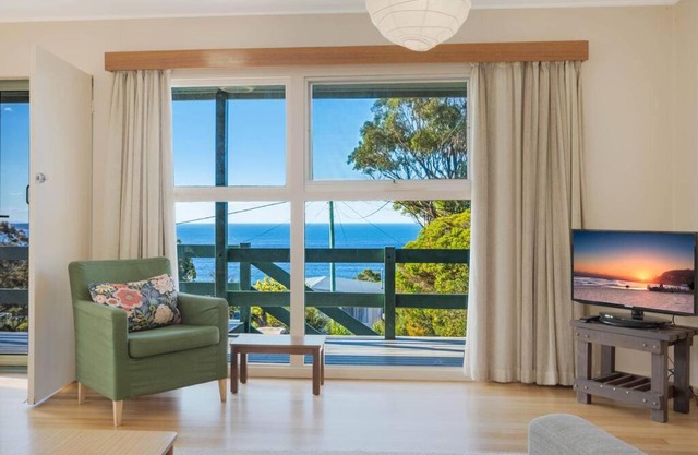 Sea Home With a View at Pambula Beach-Pet Friendly
