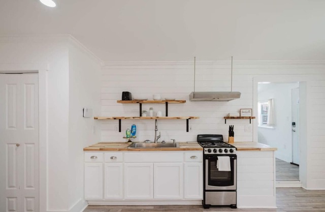 Sea LaVie is a charming one-bedroom cottage just a short walk to the beach.
