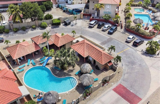 Sea Turtle Condo 2 Bdr-2 Bth in Palm Beach Area, walking distance to the beach.