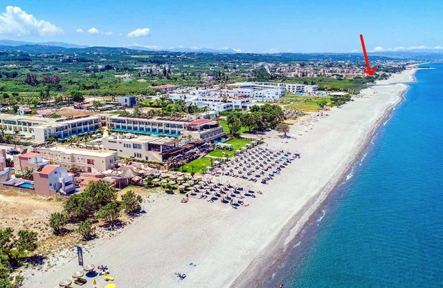 SEARIVER APARTMENT-CH,2 bdr, on the beach,sleeps 6