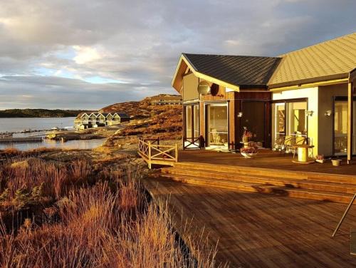 Seaside Dream Cabin With Jacuzzi