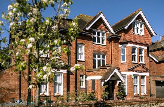 Seaside Hideout - spacious, peaceful family friendly apartment