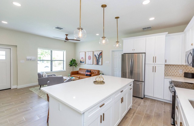 "Seaside Serenity: Stunning Beach House Retreat"
